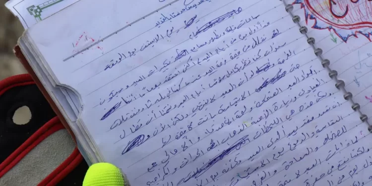 مذكرات طفلة سورية تخرج من تحت الأنقاض لتروي “حكاية حزينة”