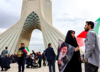 مراسل يطيح بمدير قناة إيرانية بسبب زلة لسان “فيديو”