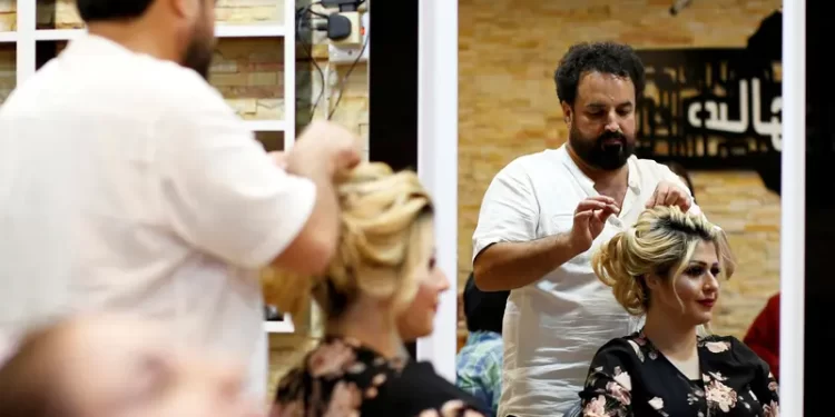 ميليشيات وسياسيون يحمون مراكز تجميل بالعراق “لغسيل الأموال”