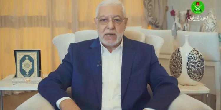 من هو مرشد الإخوان محمود حسين المنزوع جنسيته التركية.. وما علاقته بصهر عادل إمام؟