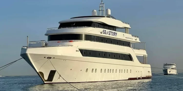 المركب المصري المنكوب.. انتشال جثث قبالة سواحل البحر الأحمر