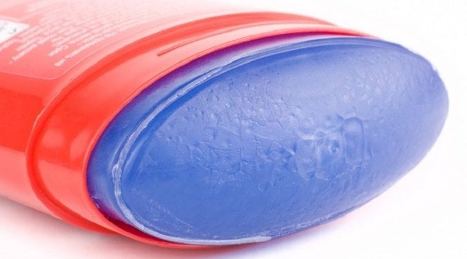 FDA تُصدر تحذيرًا رسميًا بشأن خطورة مزيلات عرق شهيرة