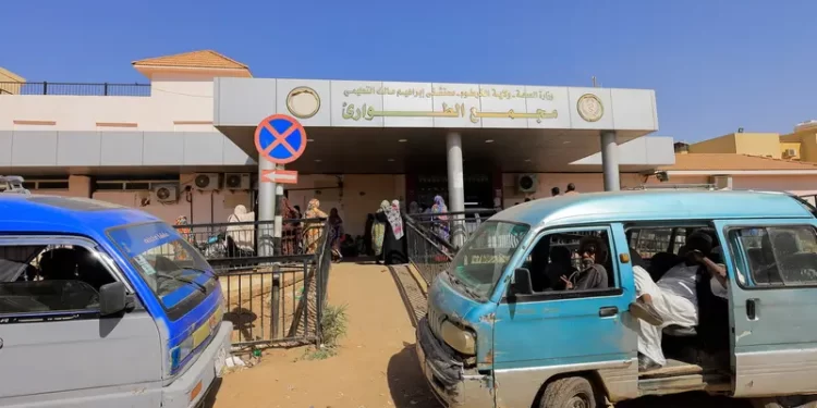 الموت بالرصاص أو المرض.. أطباء السودان يحذرون