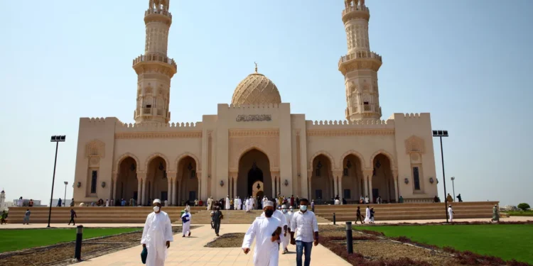 الشرطة العمانية تكشف جنسية المتورطين بـ”هجوم المسجد”