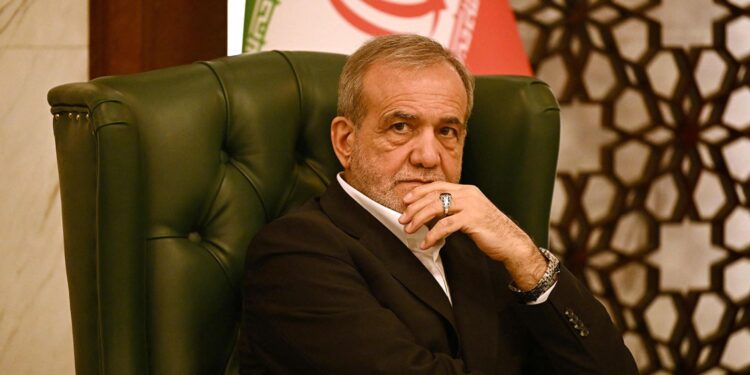 الرئيس الايراني: تدور الاوضاع والغلاء المعيشي وضعنا أمام  استياء شعبي عام