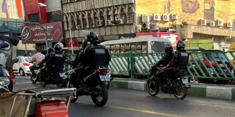 مسلّحون على دراجات نارية يقتلون تسعة أشخاص في إيران