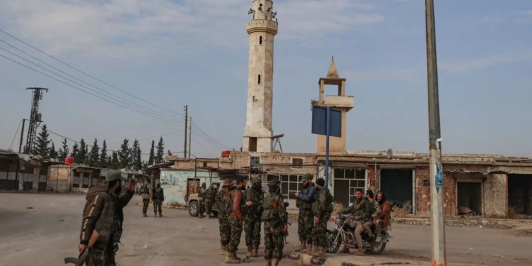 «تقويض إيران» مقابل «تمدد المتطرفين»… أميركا أمام التطورات السورية