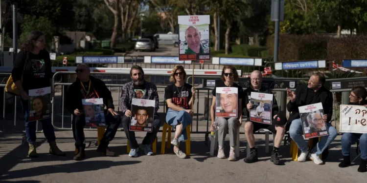 مسودة رد حماس.. هدنة 45 يوماً بغزة لتبادل أسرى مدنيين