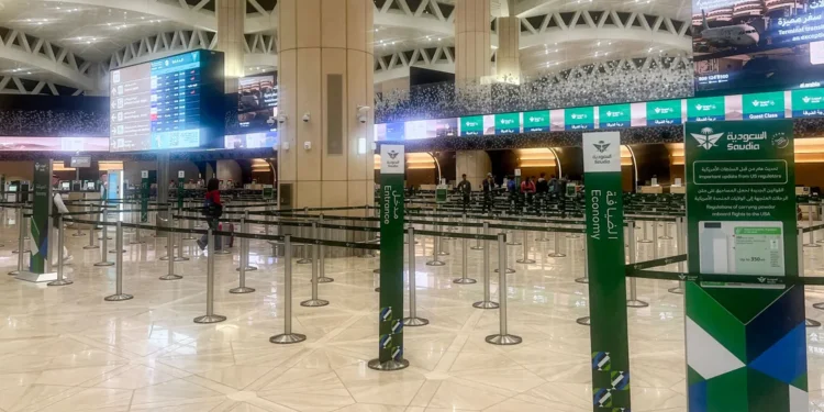 مصر تعلن عدد مصابيها في هجوم مطار الرياض