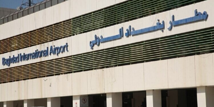 بعد الحرائق “المياه” تغمر حقائب المسافرين داخل مطار بغداد الدولي والسلطات تبرر (فيديو)