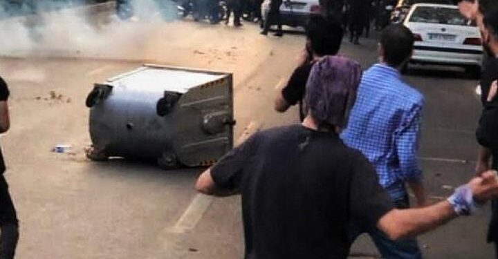 المعارضة المنقسمة بوجه النظام الإسلامي بواسطة