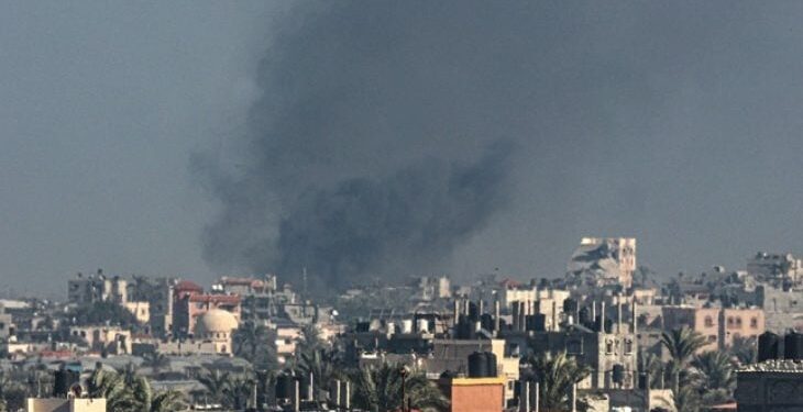 معلق إسرائيلي بارز: غزة ليست بيروت… والسنوار يرفض الجلاء ويستعد لاحتفالات النصر