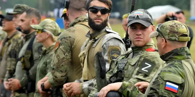 أولى المقاتلين يصلون قواعد التعبئة بروسيا..ولندن تشكك