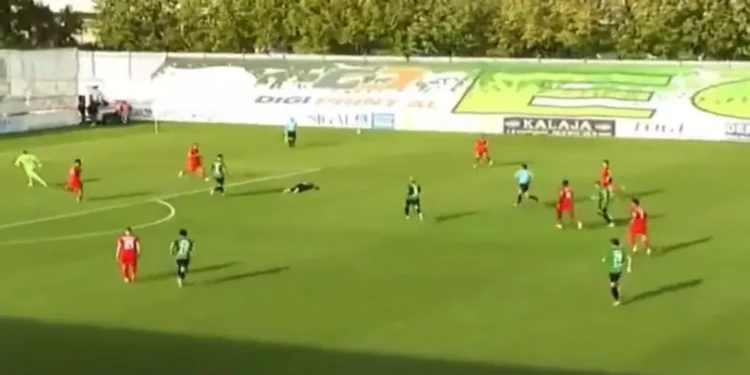 فيديو.. وفاة لاعب منتخب غانا على أرض الملعب