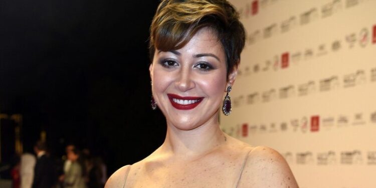 الصور الأولى للمواد المتسببة في القبض على منة شلبي في مطار القاهرة