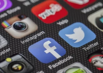 بعد فيسبوك وانستغرام.. مشرع روسي يحث على حظر تطبيق آخر