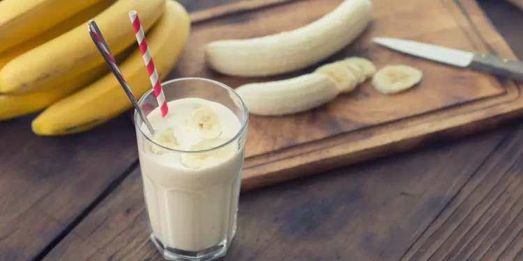 5 أطعمة لا ينبغي تناولها مع الماء.. أغربها الموز والأرز!