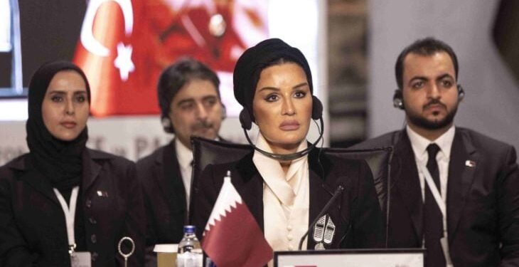 الشيخة موزا والدة أمير قطر تعتذر عن دورها كسفيرة اليونسكو بسبب عجز المنظمة عن حماية أطفال غزة- (تغريدات)