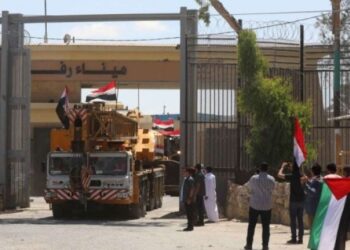 ماذا وراء زيارات وفود حكومية وفصائلية فلسطينية للقاهرة؟