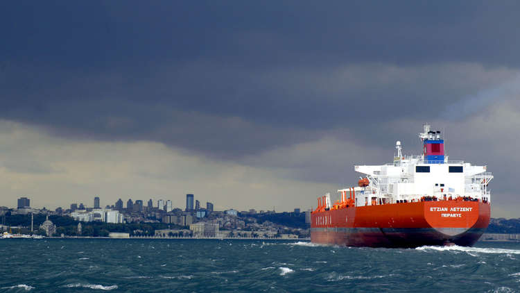 واشنطن تحذر طهران من عرقلة صادرات نفط المنطقة: قواتنا ستضمن حرية التجارة