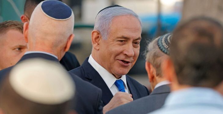 مراقبون إسرائيليون: تحدّيات متشابكة وخطيرة تنتظر حكومة نتنياهو وتحذيرات من “اللعب بالنار”