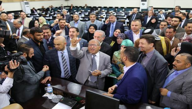 البرلمان العراقي يلغي الاستقطاعات المالية من الموظفين