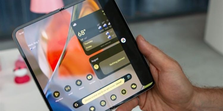 جوجل تطور هاتفا جديدا بمواصفات فريدة “قابل للطي ومقاوم للغبار”