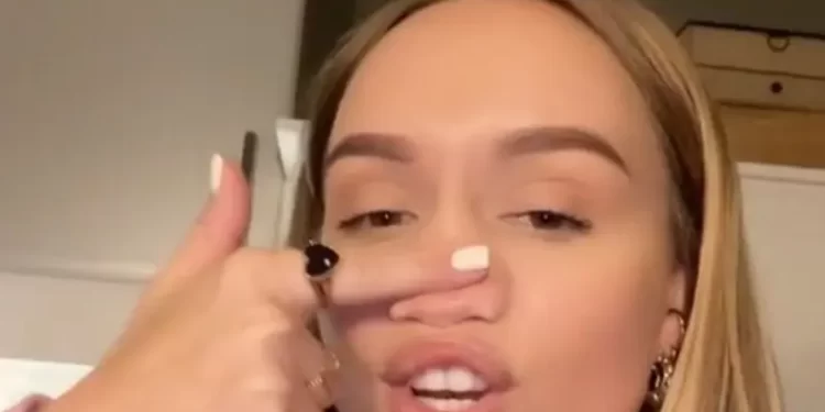 سحقت أنفها كلياً.. هولندية تثير ضجة على “تيك توك”