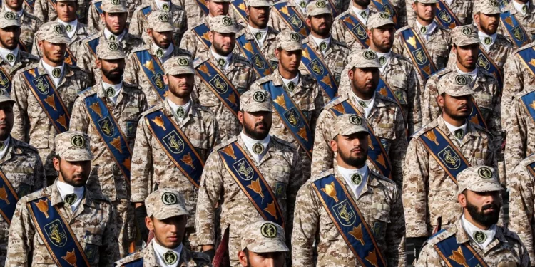 لهذا السبب.. إيران ترسل وحدات مدرعة إلى حدود العراق