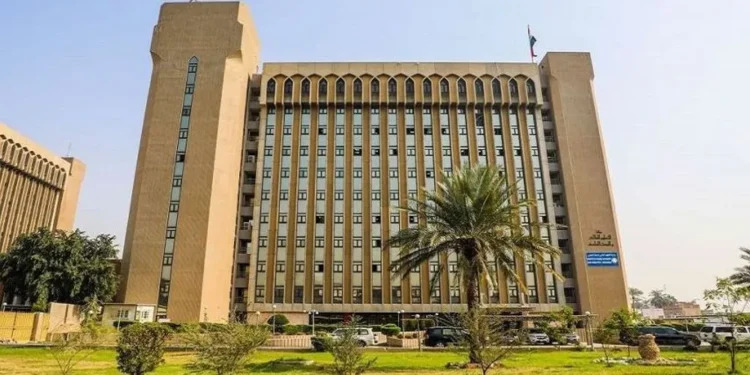 “فضيحة العميد” تهز الشارع العراقي.. رئيس جامعة البصرة يعلق