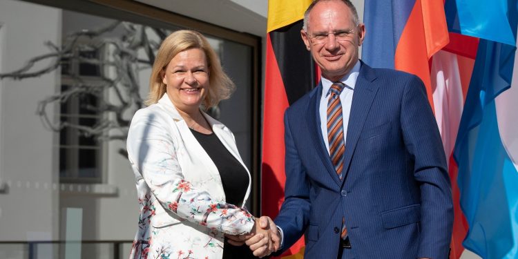 الغاء زيارة وزيرَي داخلية ألمانيا والنمسا لدمشق لدواعي أمنية