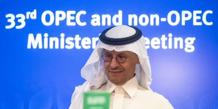 وزير الطاقة السعودي يحسم جدل زيادة إنتاج البترول