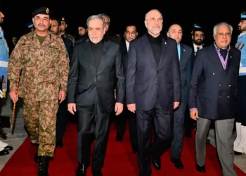 أيران تعيش انقسام حاد وشق عسكري وآخر مفاوض