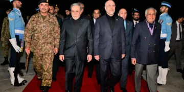 أيران تعيش انقسام حاد وشق عسكري وآخر مفاوض