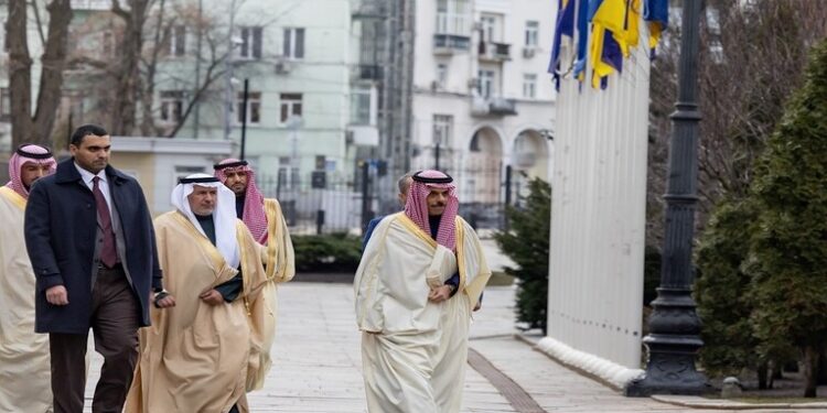 “السعودية”.. أبرز الدول العربية التي قدمت مساعدات لأوكرانيا
