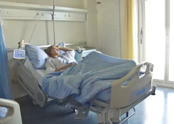لسبب صادم.. رفض دفع فاتورة ولادة زوجته في المستشفى