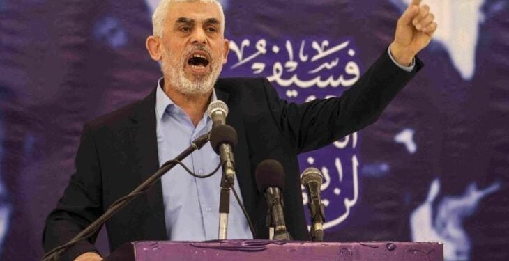 ضابط كبير في “الشاباك” يكشف: يحيى السنوار شخصية استثنائية.. “صلب وذكي وكاريزماتي لا يرف له جفن”