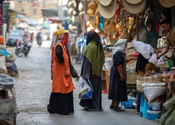 توأمة لنظام طالبان.. قيود الحوثي تخنق حرية اليمنيات