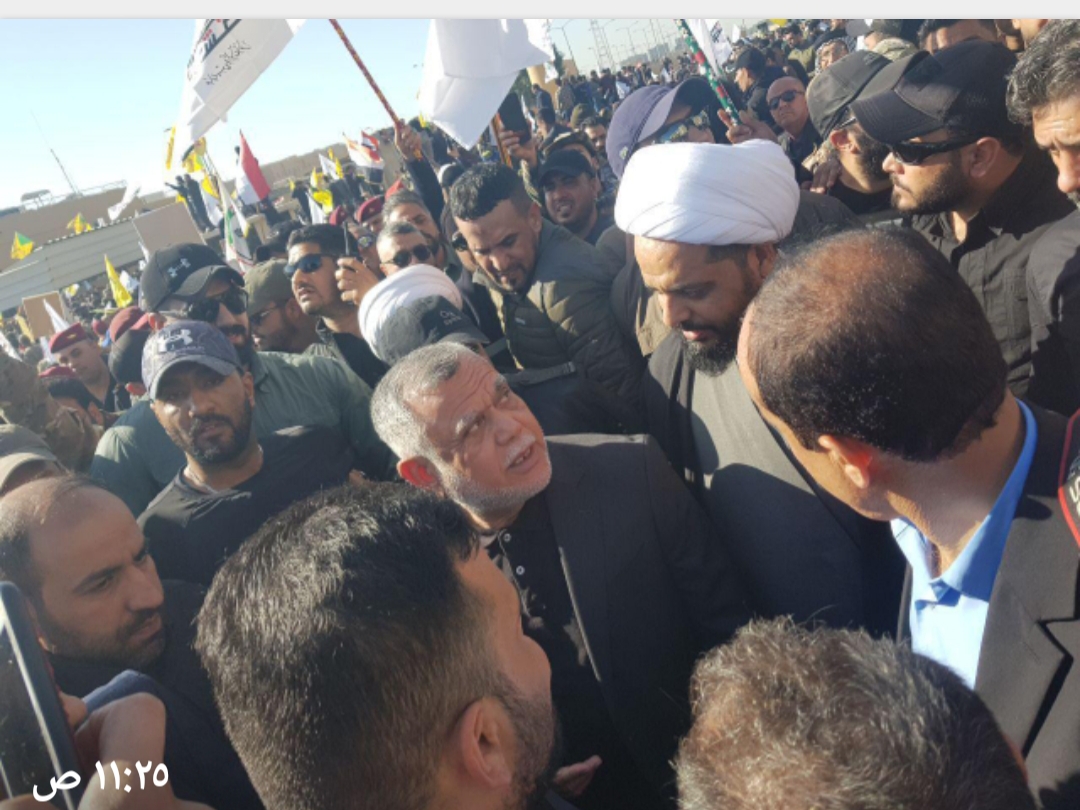 يقودهم العامري والخزعلي: (٢٠) الف مقاتل من الحشد يقتحمون السفارة الامريكية في بغداد